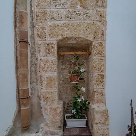 לינה וארוחת בוקר Dimora Zio Vito 3*